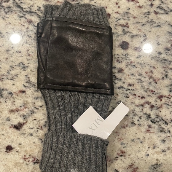 NWT! CAROLINA AMATO Gray Cashmere Wool Black Leather Fingerless Gloves - Picture 5 of 9